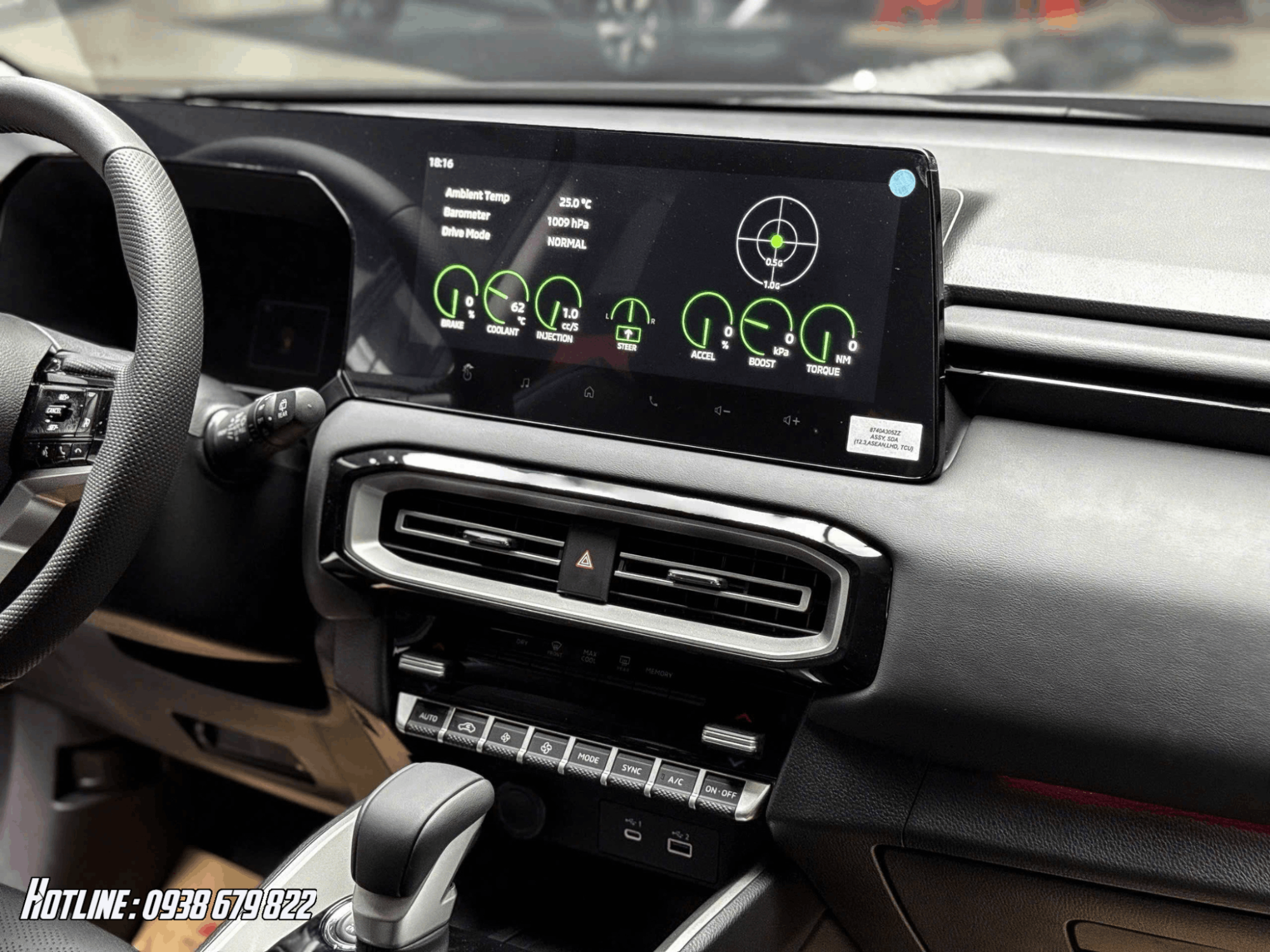 Màn hình giải trí lớn và sắc nét trên Mitsubishi DST 2026 Màu Xám